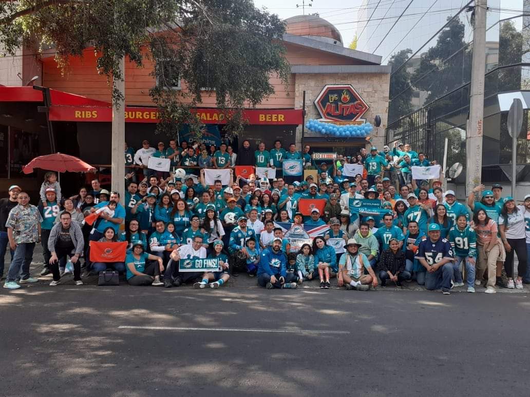 Dolphins Nation Mexico club outside of Laz Alitas